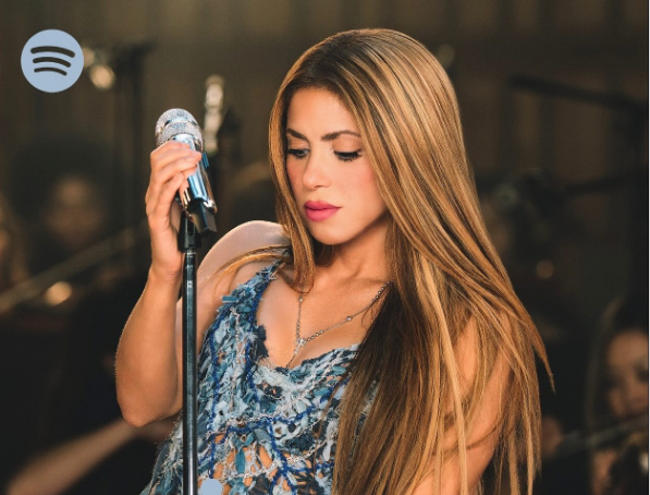 Shakira versionará sus éxitos