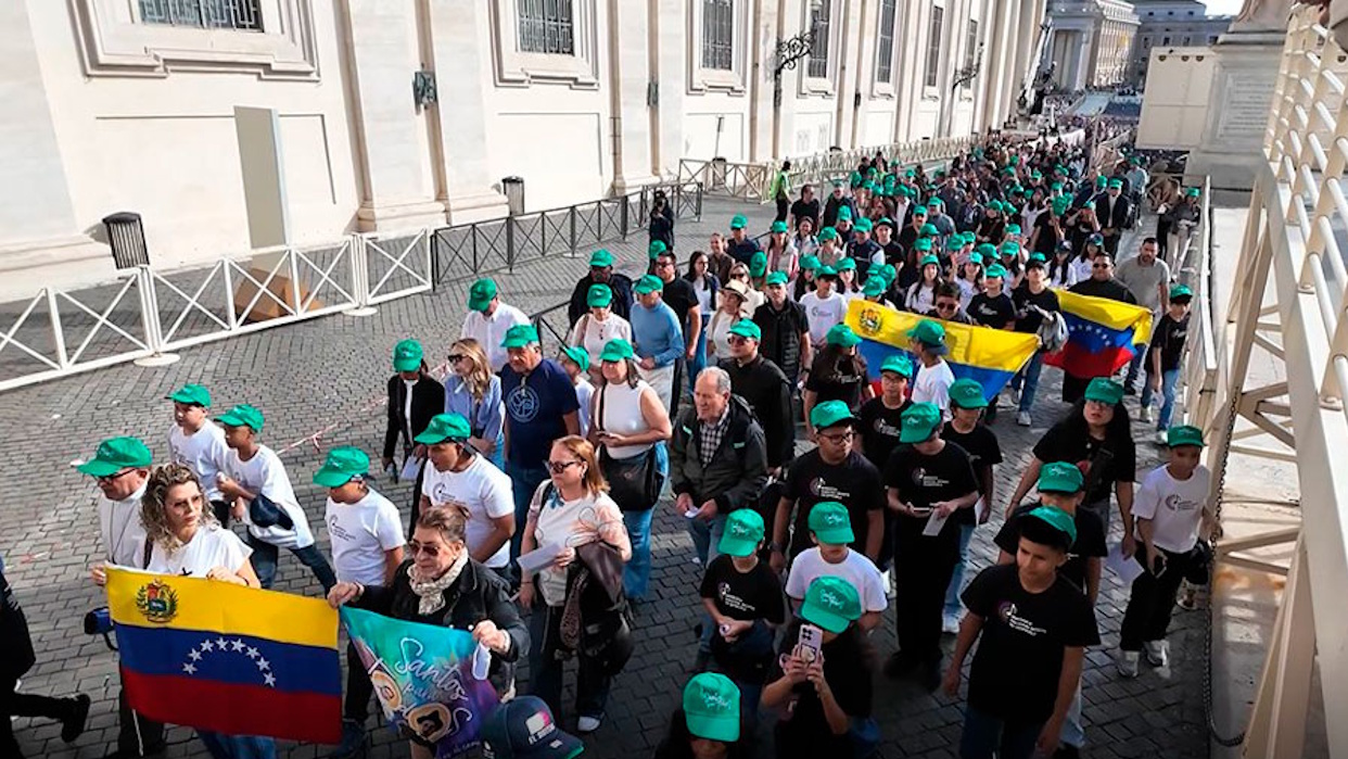 Venezolanos comienzan a congregarse en el Vaticano