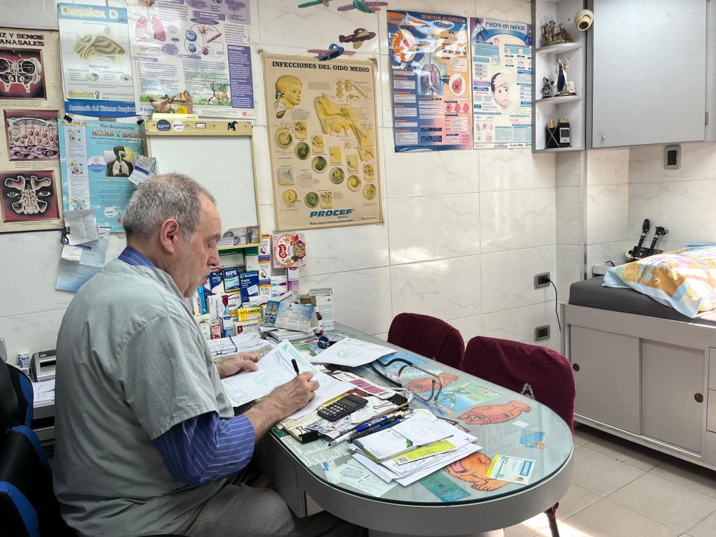 Instituciones médicas suman casi tres décadas de atención