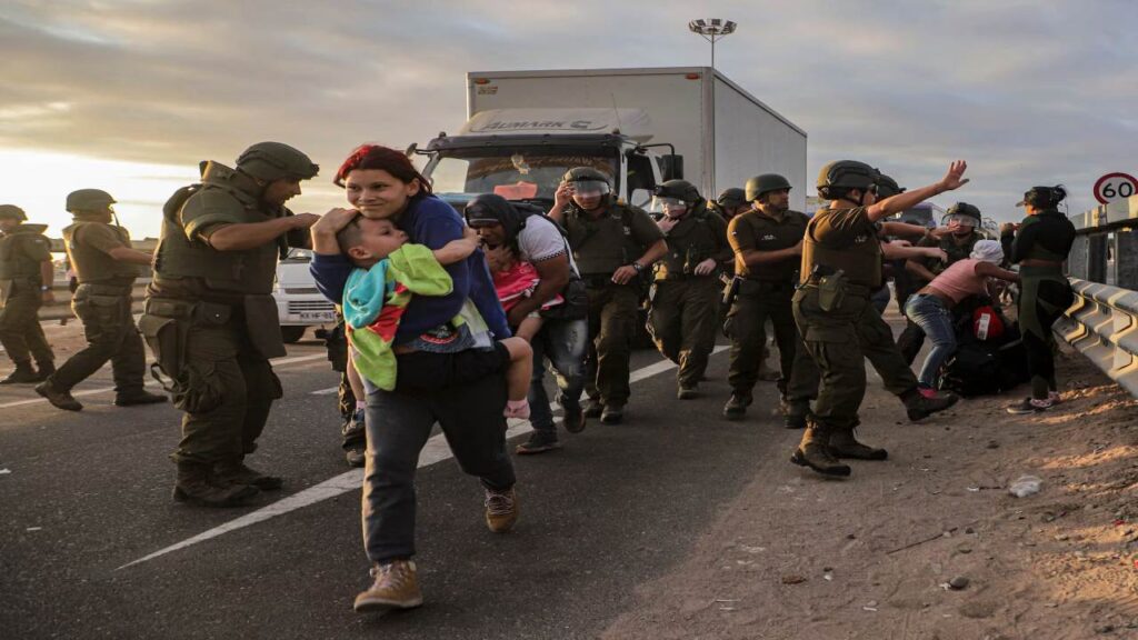 Perú declaró estado de emergencia en la frontera con Chile
