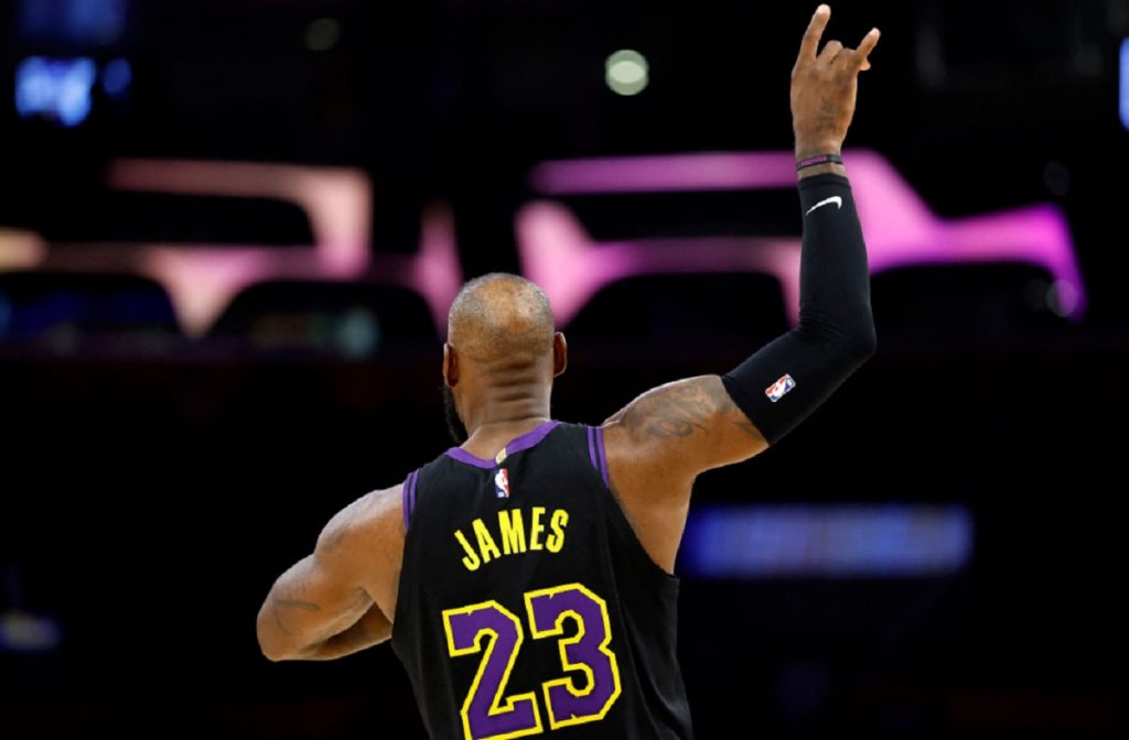 LeBron llega a la temporada 23