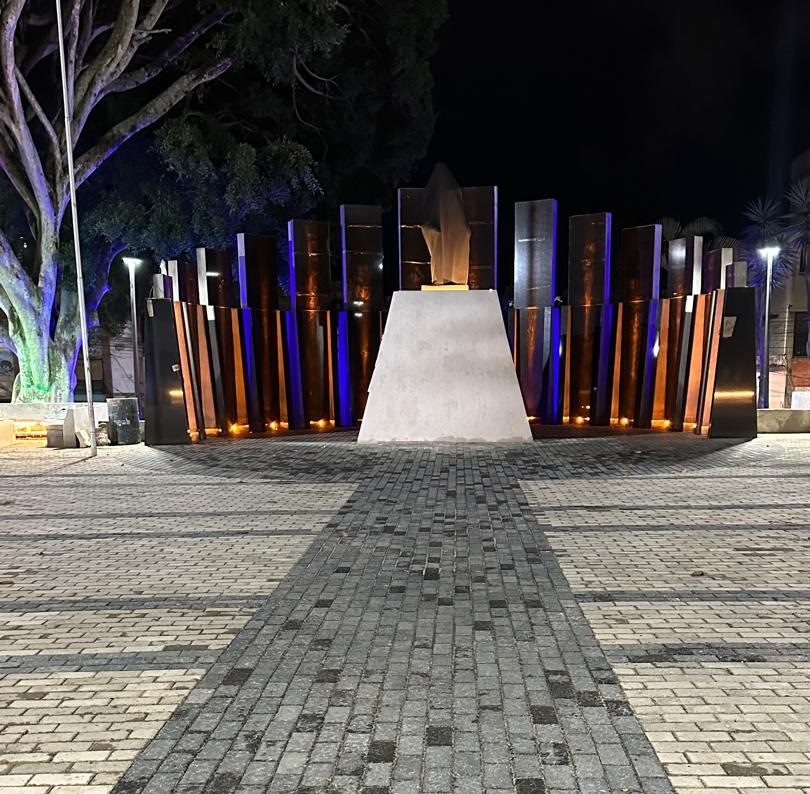 Empiezan a iluminar la plaza Miranda