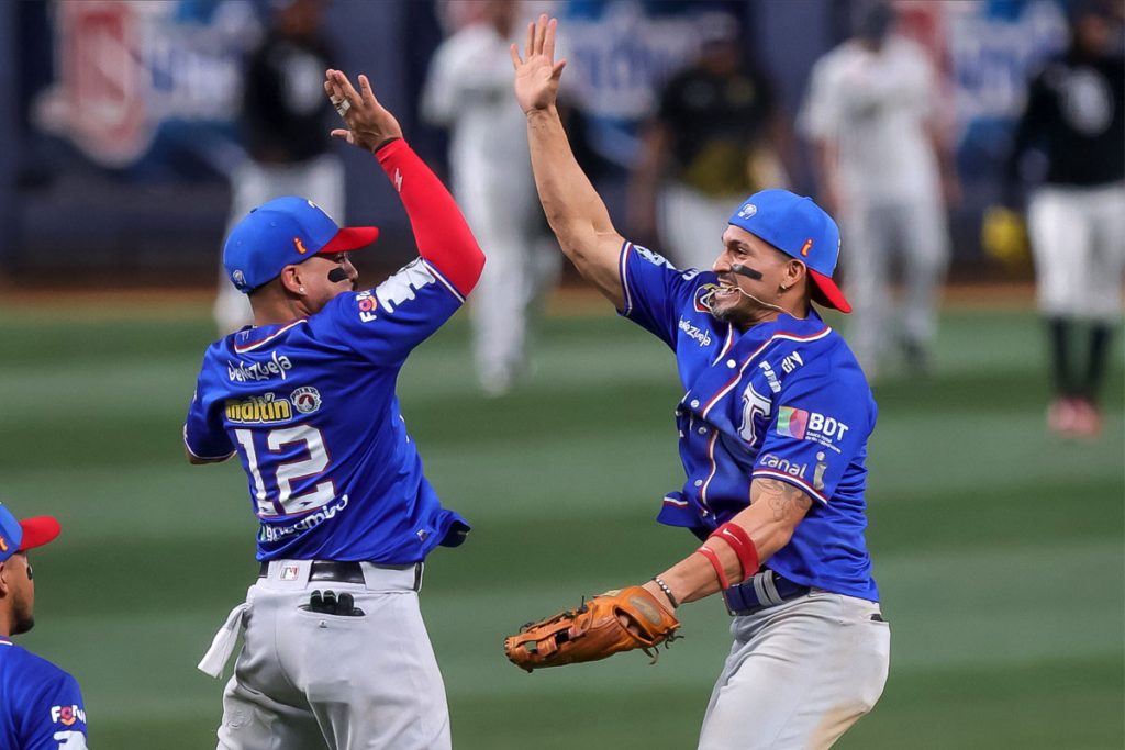 Tiburones rompen la mala racha