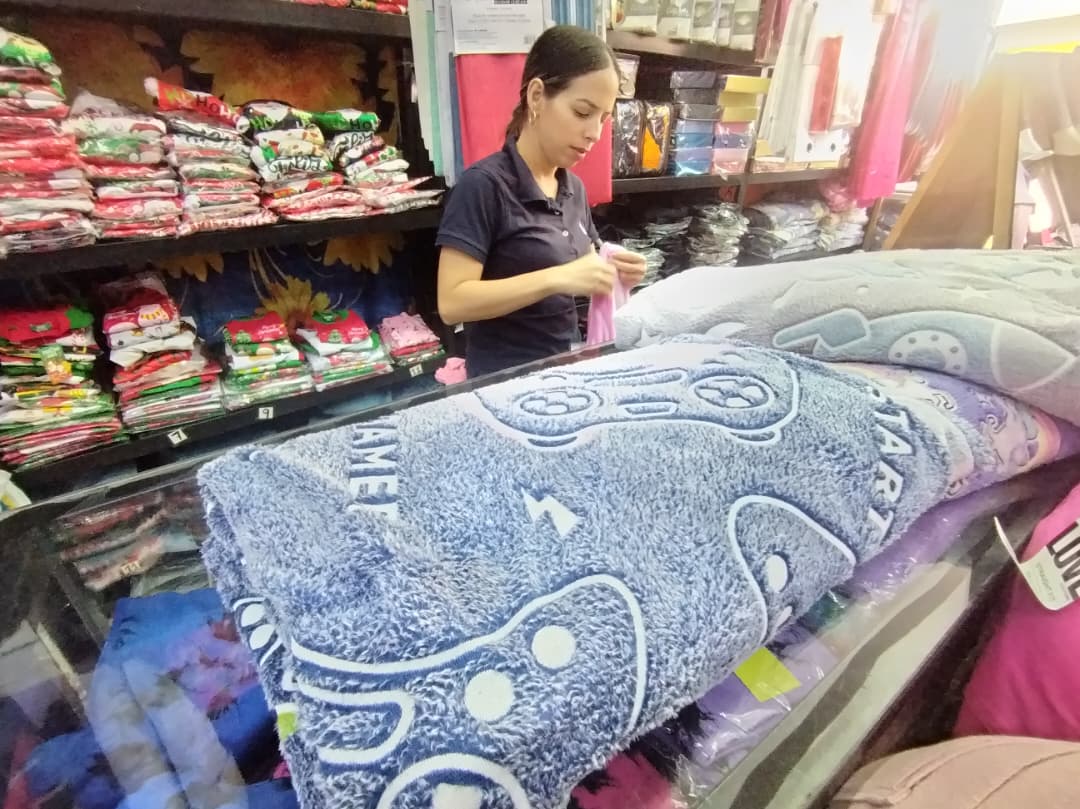 Crece tendencia de cobijas “luminosas” para navidad