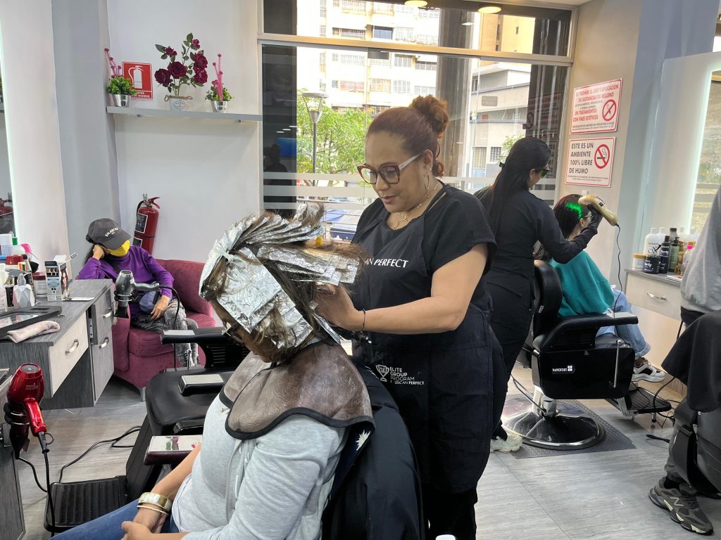 Estilista Edith Navas anuncia promociones para fin de año