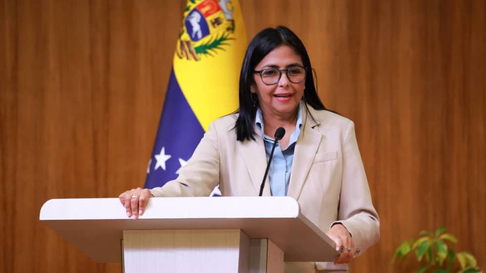 Vicepresidenta denuncia asedio