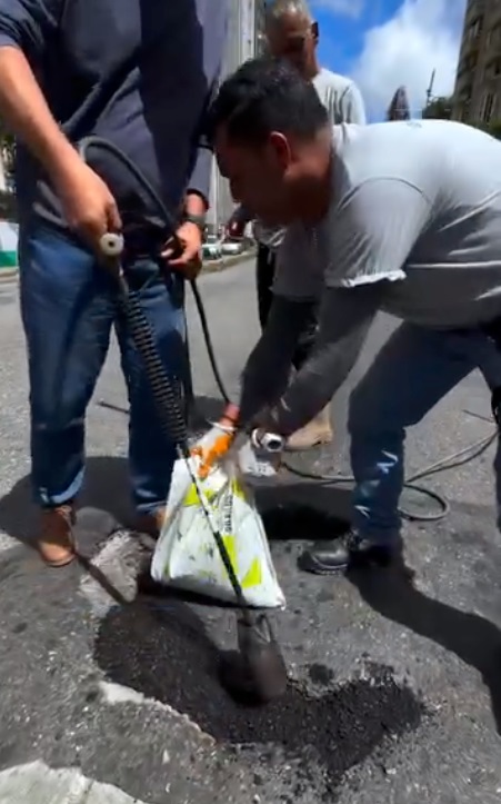 Laya activa plan bacheo en vías de San Antonio