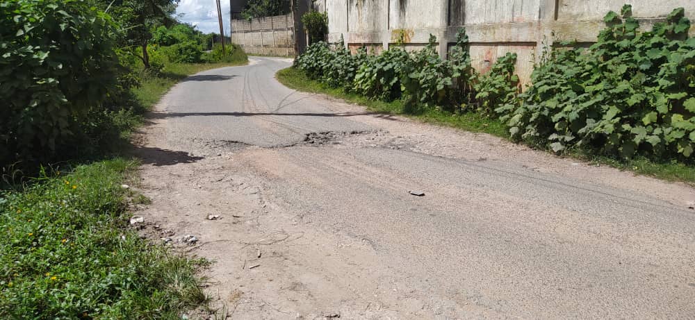 Reclaman asfaltado para vía de El Tigrito para vía de El Tigrito
