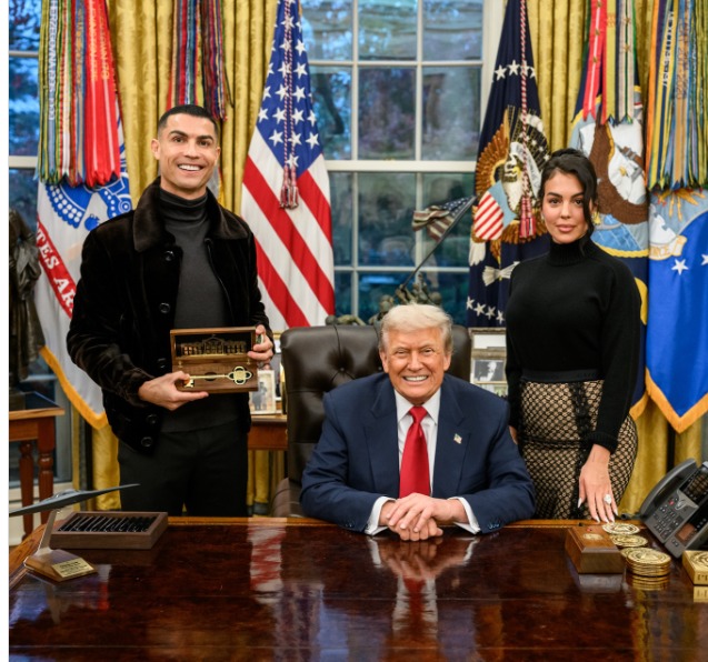 Trump entrega llave de Oro a Ronaldo