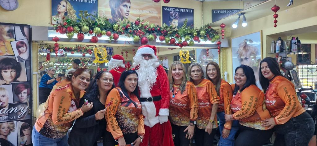 Una de las primeras peluquerías en San Antonio celebra 41 años