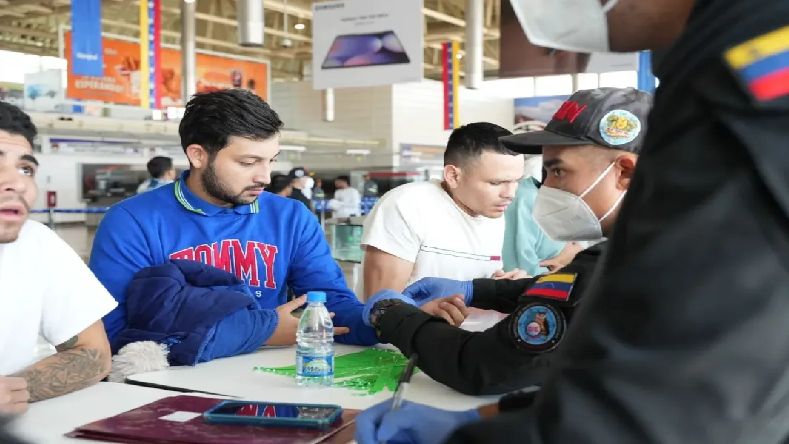 Gobierno habilita WhatsApp para atender a migrantes