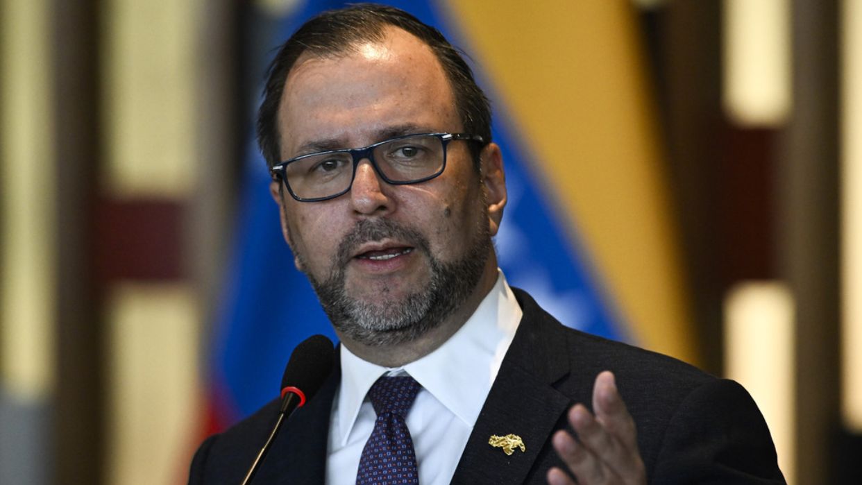 “Ni un euro de la ayuda humanitaria llega a nuestros fondos”