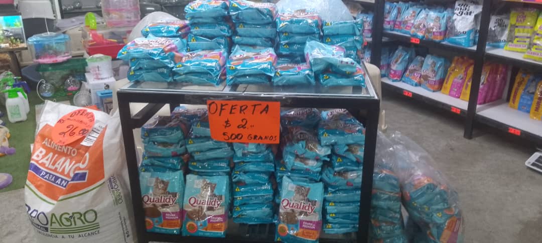 Alimento para gatos en promoción