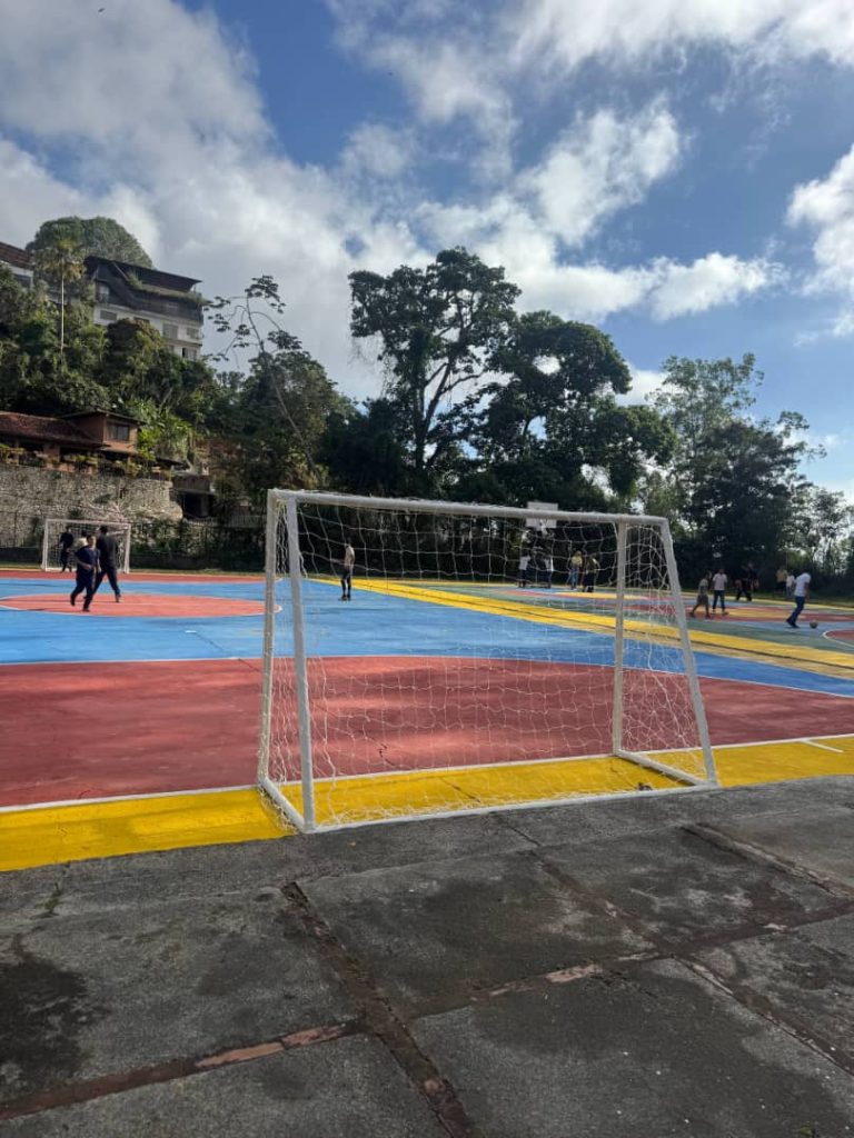 Rescatan dos canchas en Cecilio Acosta