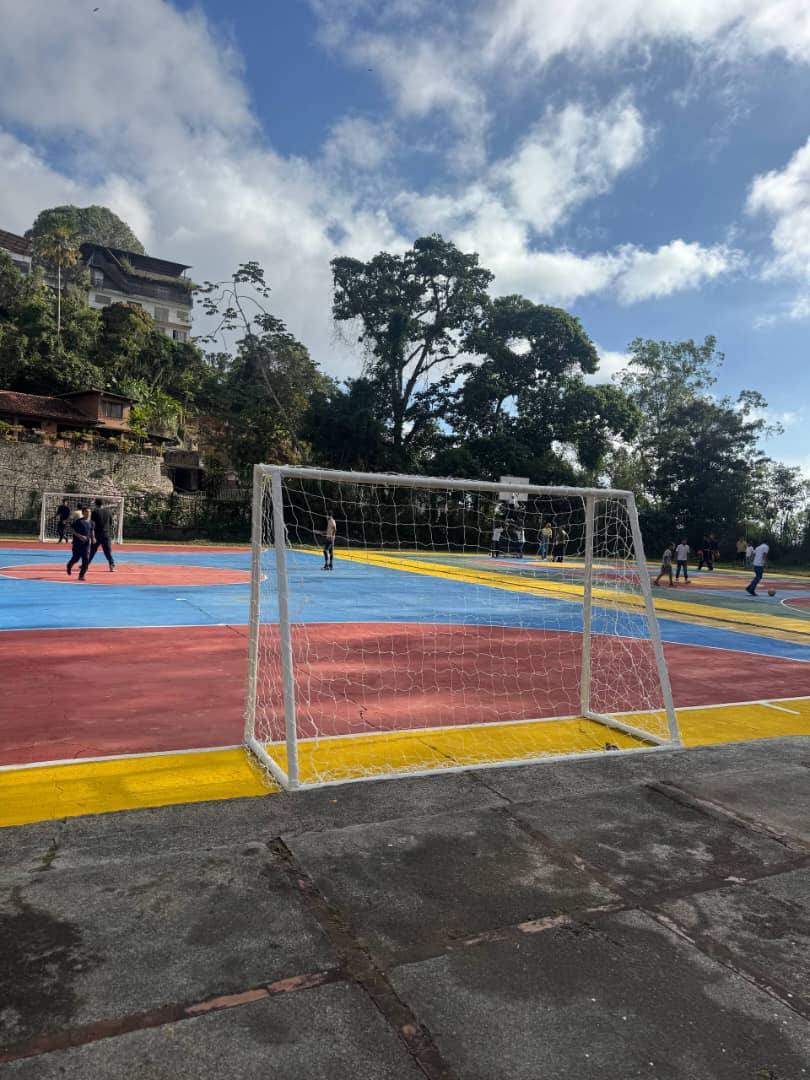 Rescatan dos canchas en Cecilio Acosta