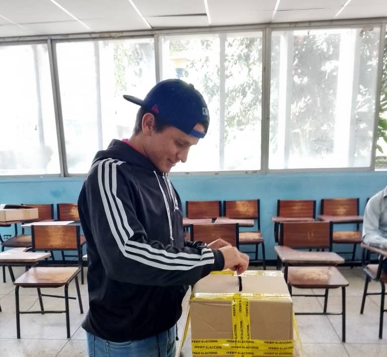 Estudiantes de la UBV escogen consejo estudiantil 