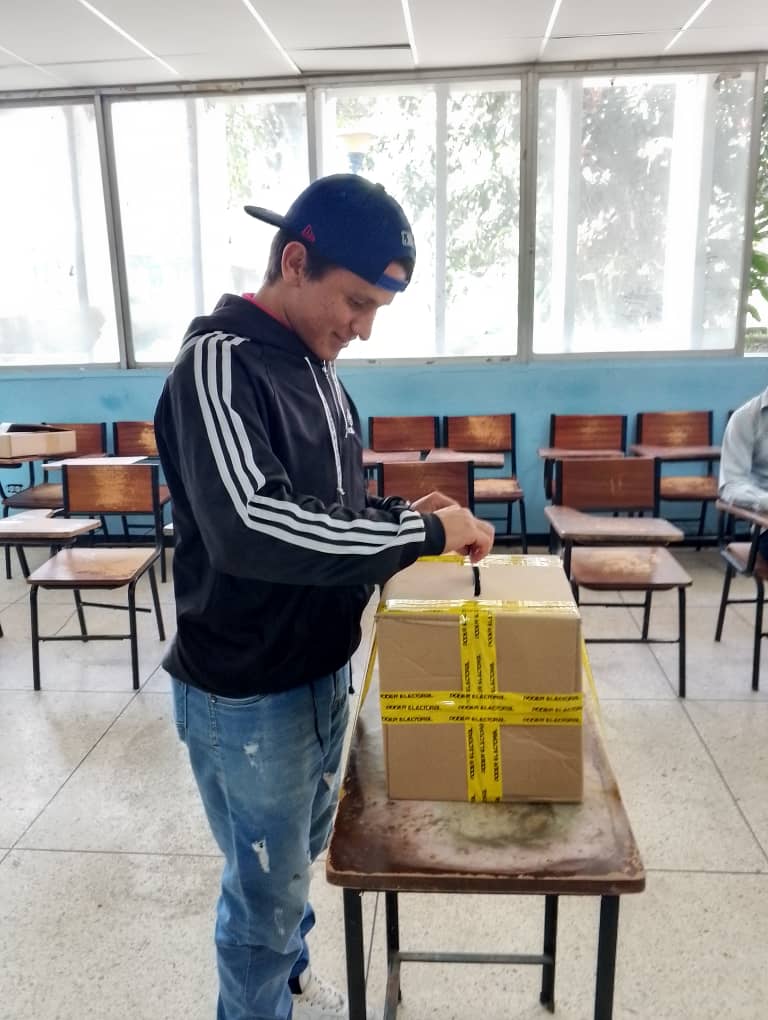 Estudiantes de la UBV escogen consejo estudiantil 