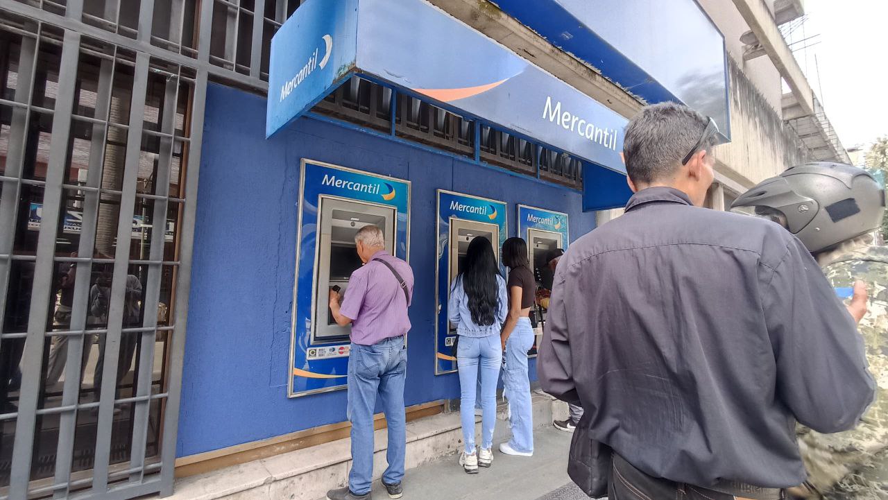 Cajeros del Mercantil operativos nuevamente