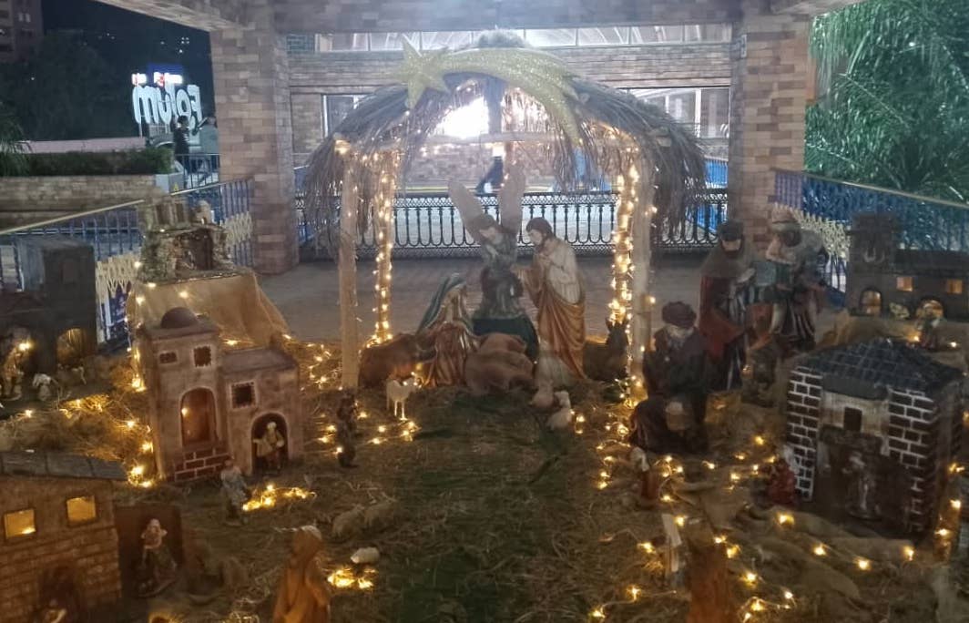 Centros comerciales se visten de Navidad