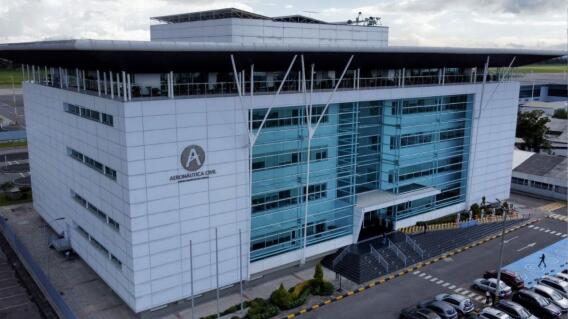 Colombia trabaja con aerolíneas tras alerta a Venezuela