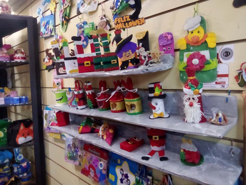 Mayra hace magia con sus diseños de Navidad