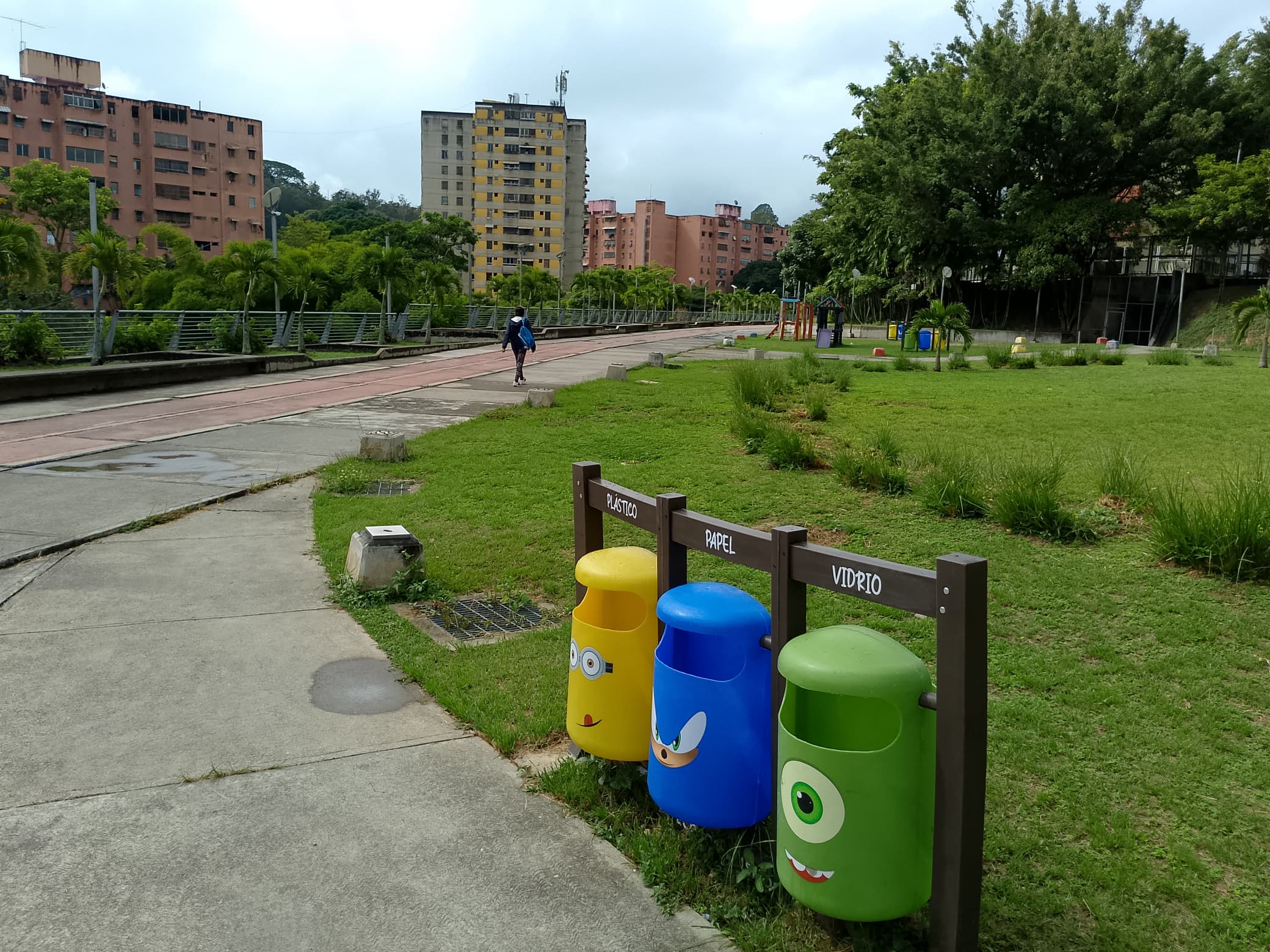Piden papeleras de reciclaje
