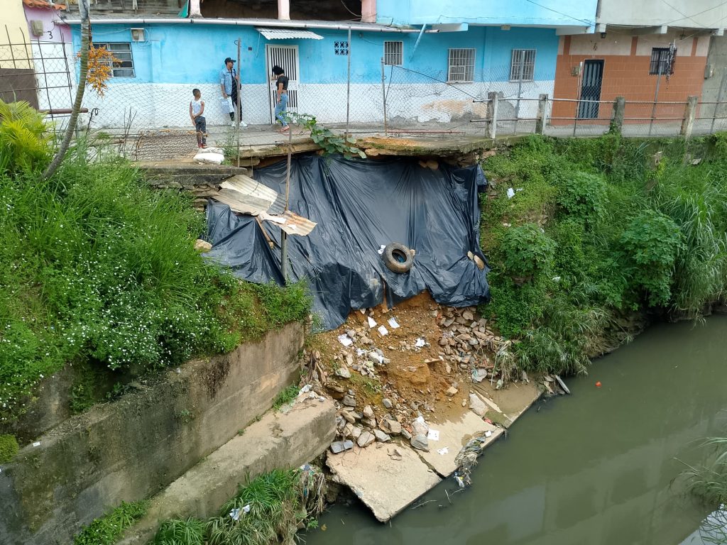 Casas del callejón Araure siguen en peligro