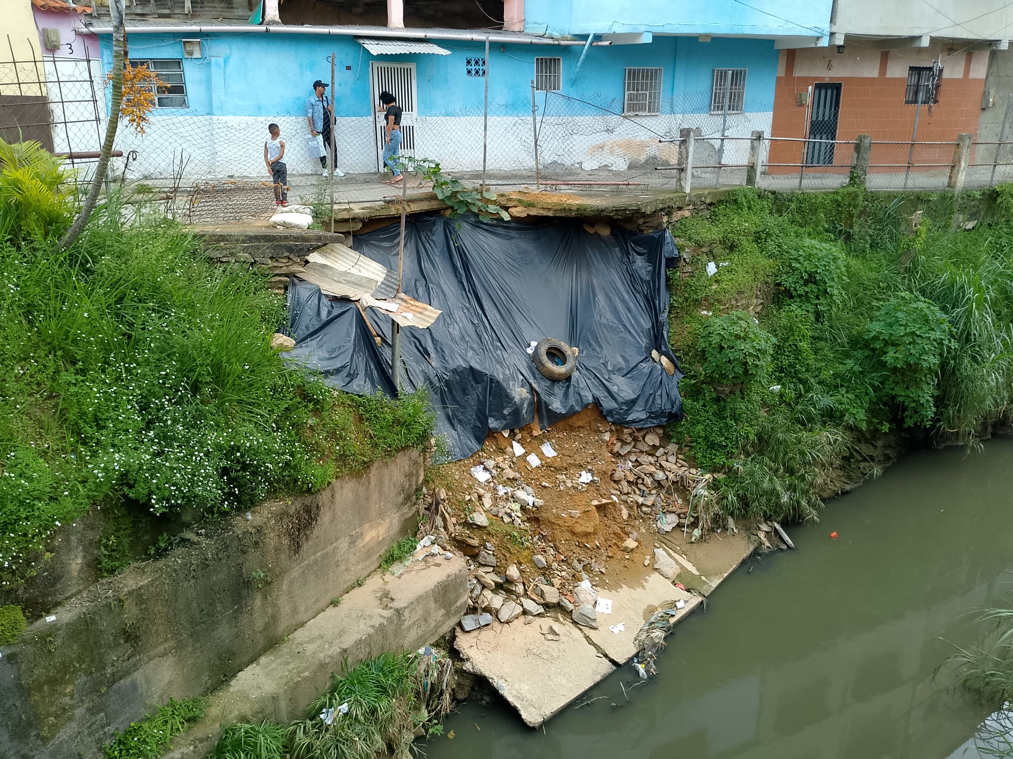 Casas del callejón Araure siguen en peligro