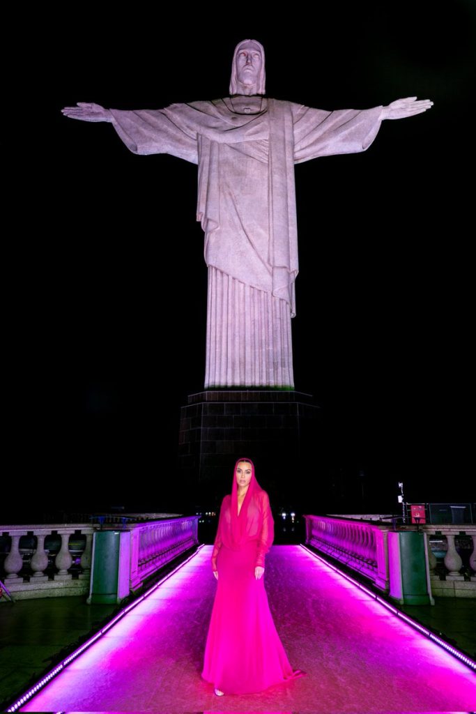 Kim Kardashian visita Río para promocionar su serie