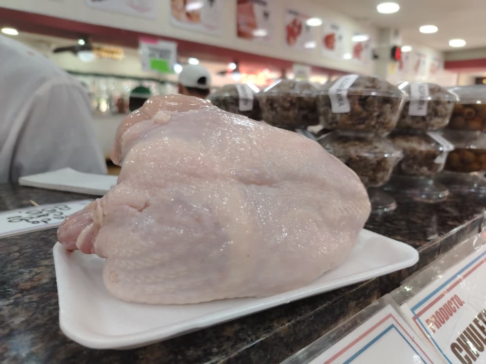 Preparar ensalada de gallina supera $15