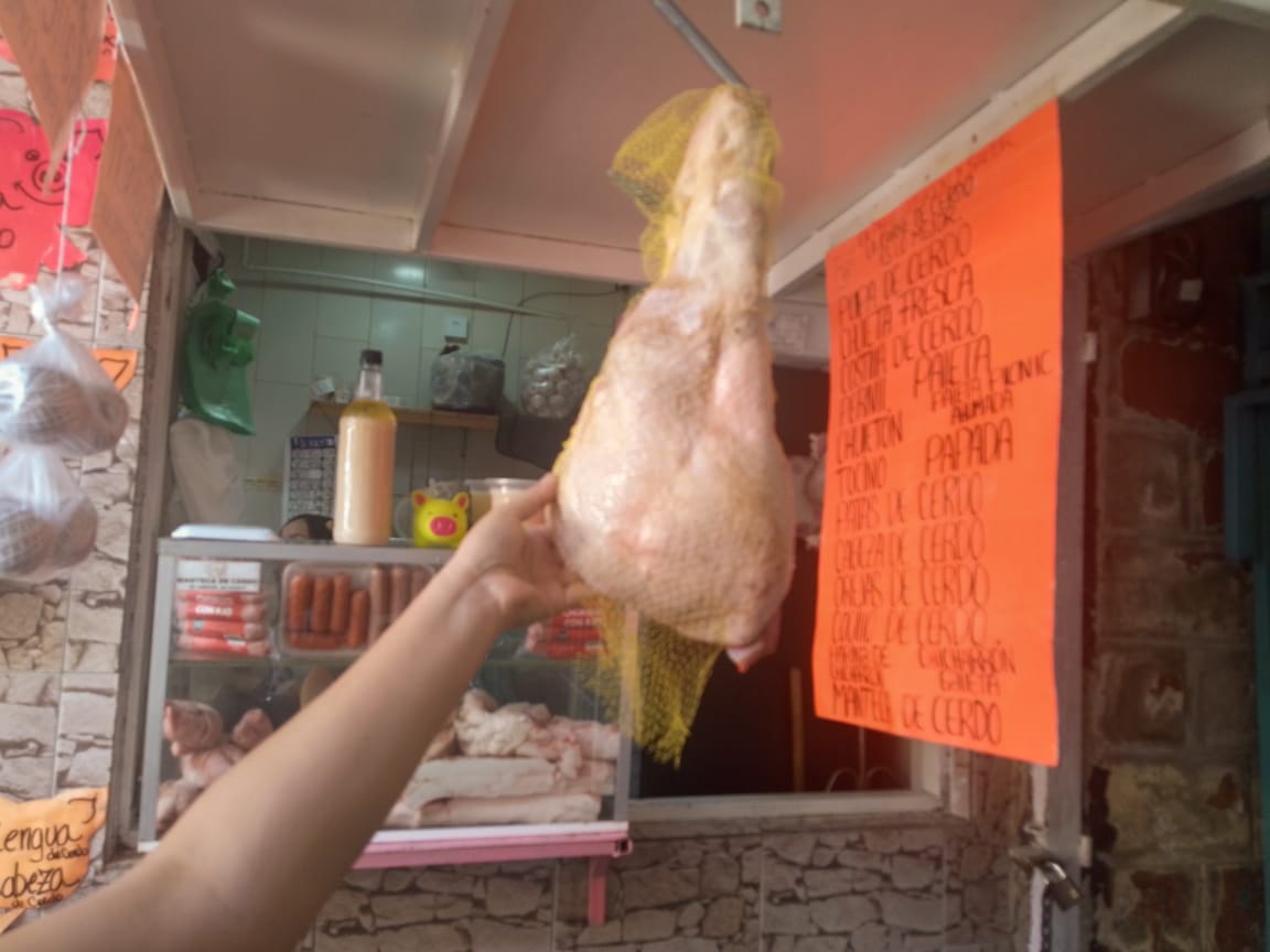 El kilo de pernil con hueso supera los Bs.2 mil