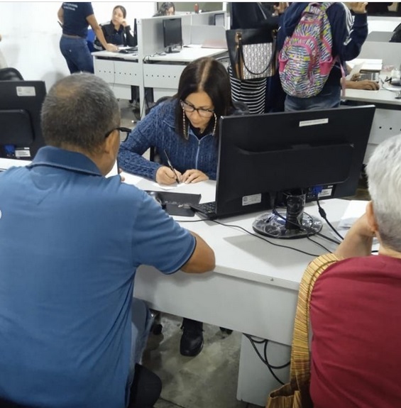 Empresarios esperan que baje la presión tributaria