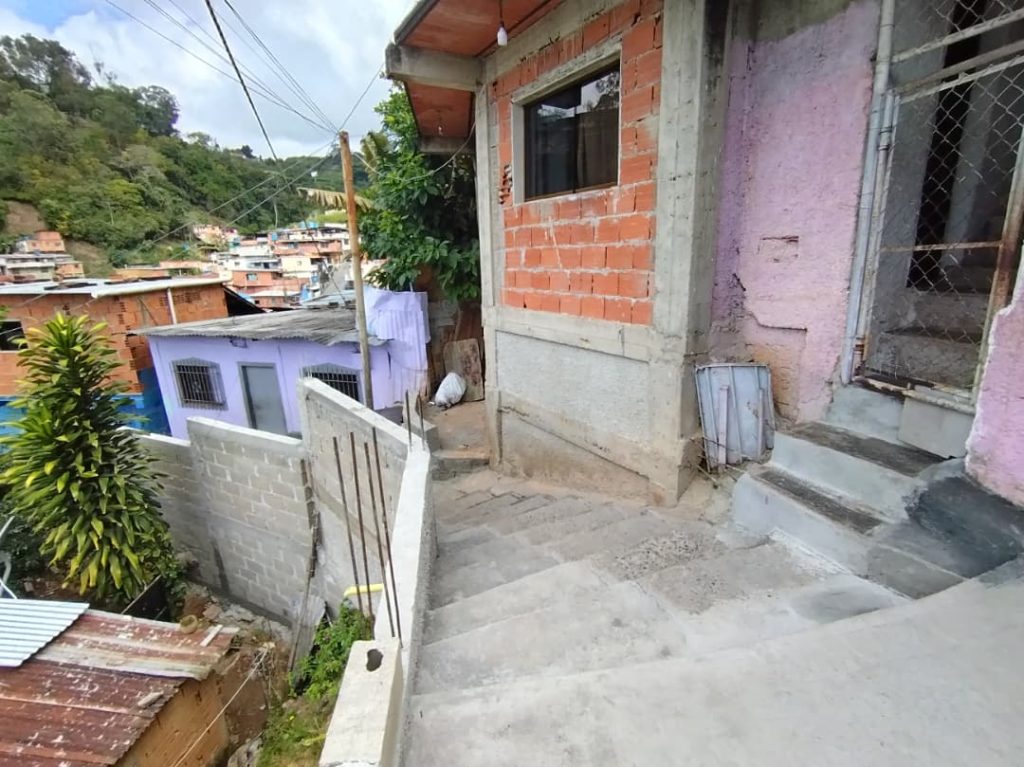 Recuperan caminerías en el sector Las Piedras