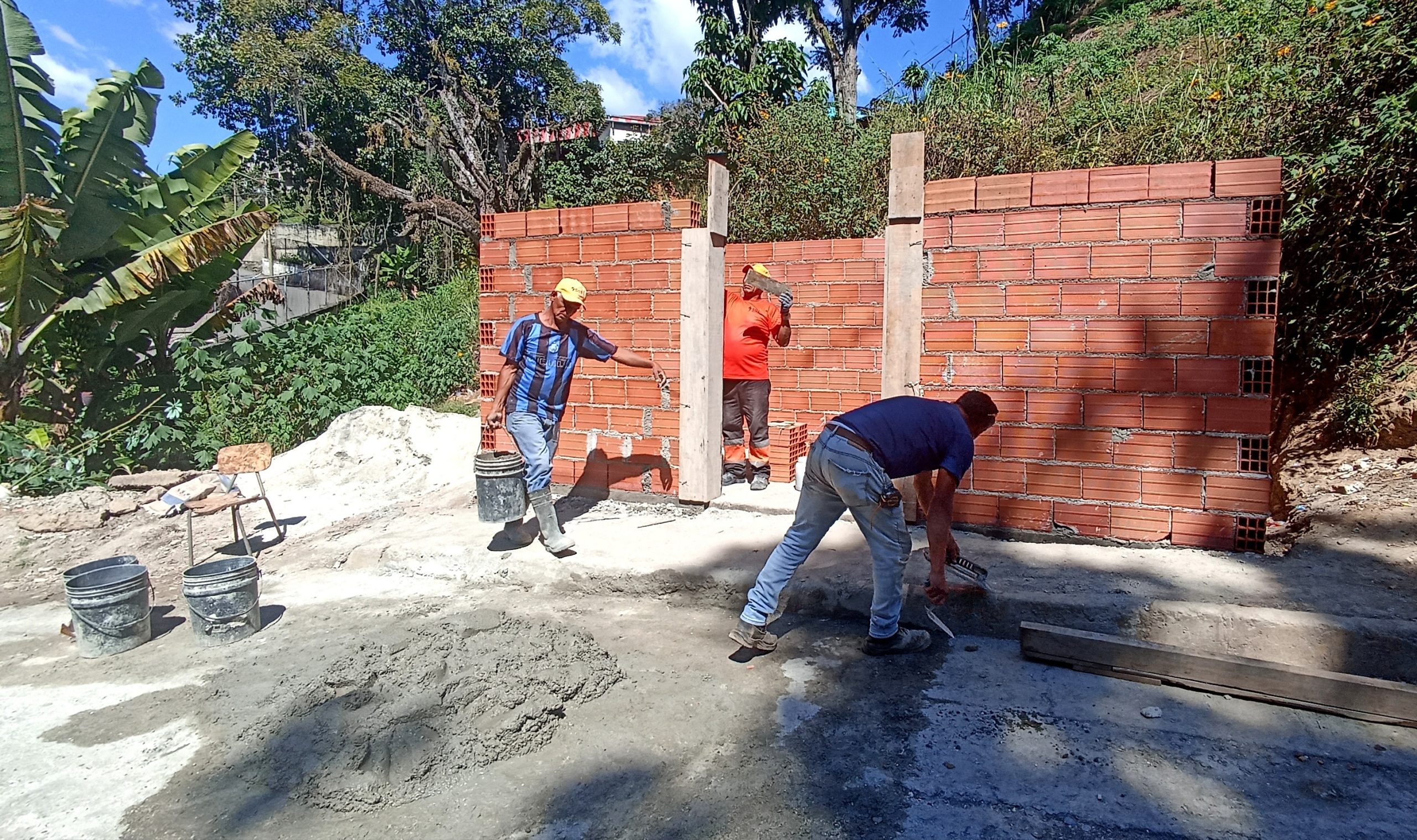 Construyen cuarto de aseo en terminal de pasajeros