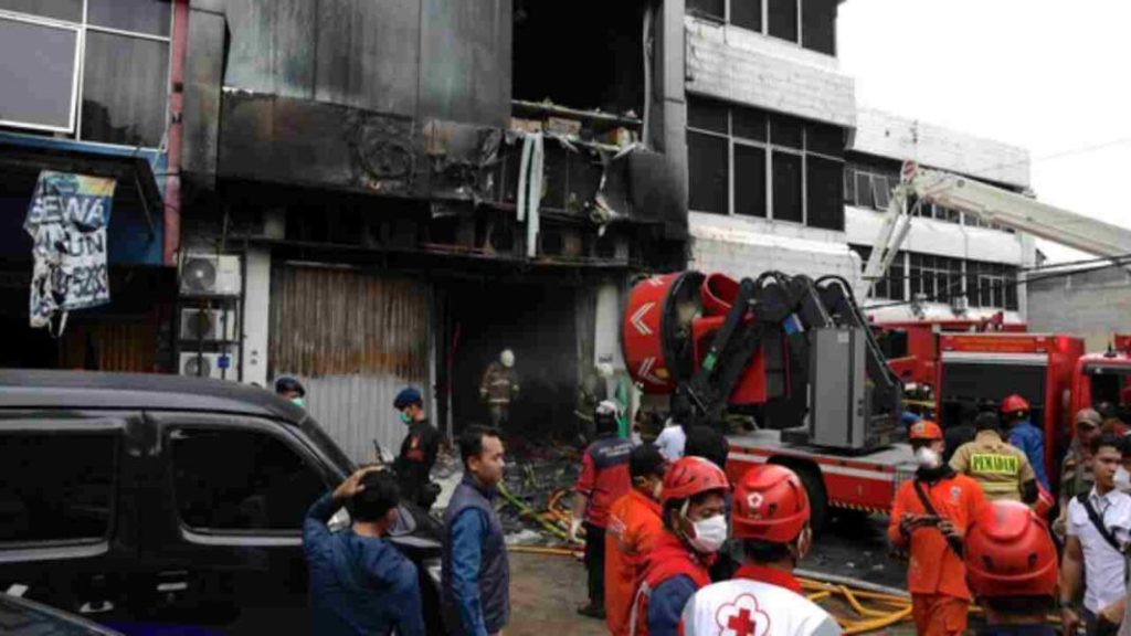 20 muertos deja incendio en un edificio de 7 plantas