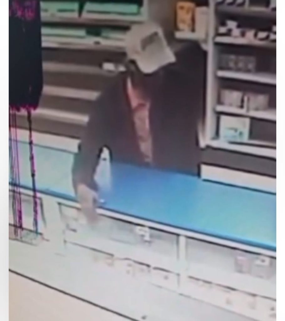 Denuncian hurto en farmacia de Los Teques