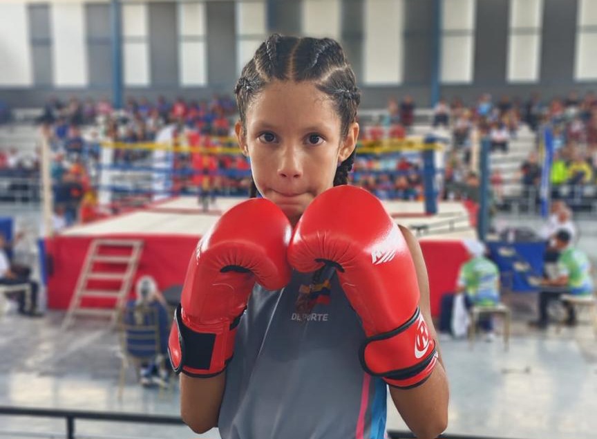 Boxeo mirandino destaca con oro y plata en Comunales