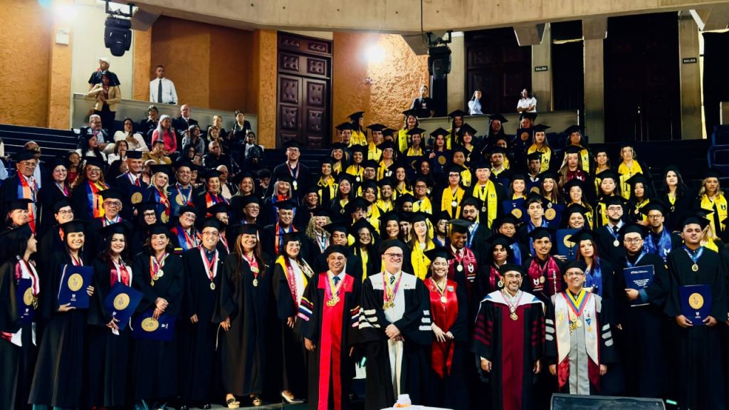 122 profesionales fueron graduados en la Uptamca