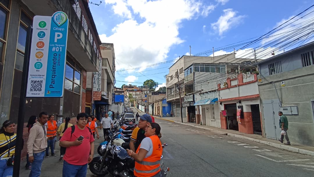 Continúa instalación de parquímetros en Los Teques