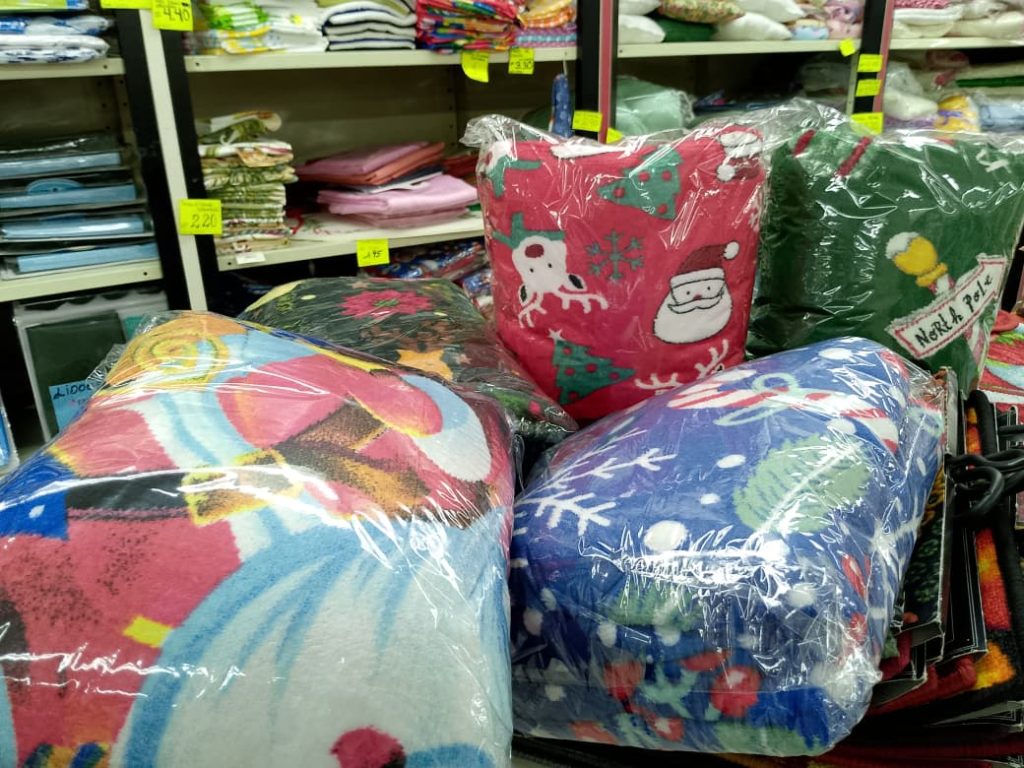 Ofertas de telas y cobijas en la Miquilén