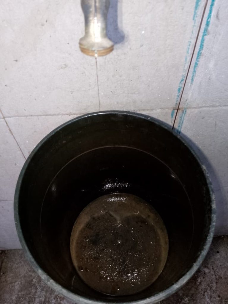 Pagan hasta $12 semanales por una cisterna en San Corniel