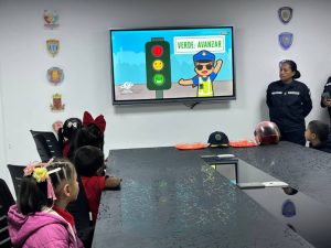 NIÑOS VISITAN LA SOS