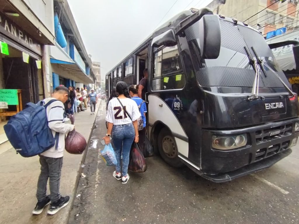 Autobuseros no recogen adultos mayores en Lagunetica