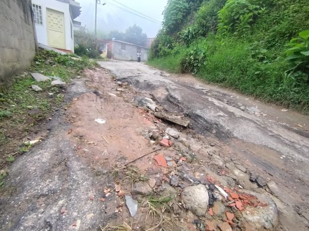 Las calles de Las Terrazas son intransitables