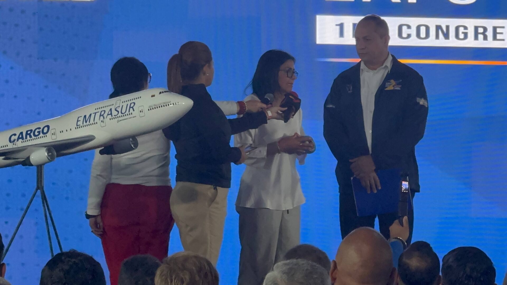 Delcy Rodríguez agradece a aerolíneas por mantener operatividad