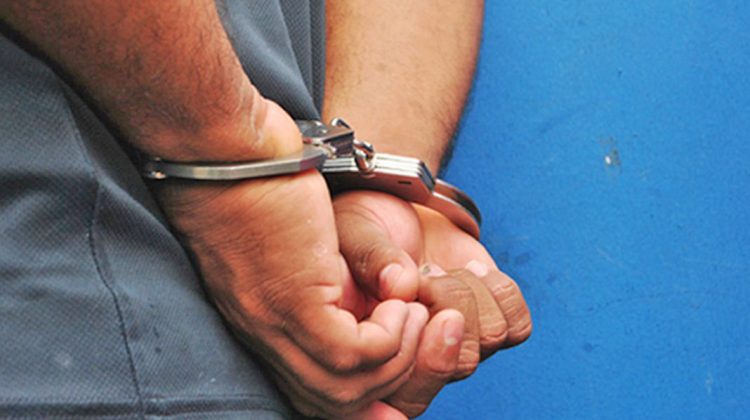 Intentaba huir policía que asesinó a su ex