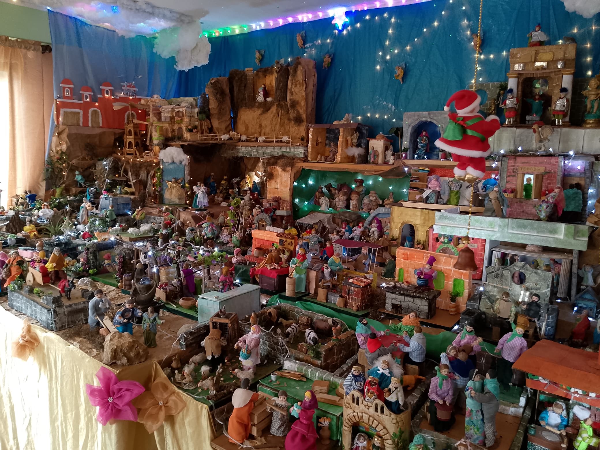 92 motores de microondas dan vida a un impactante pesebre