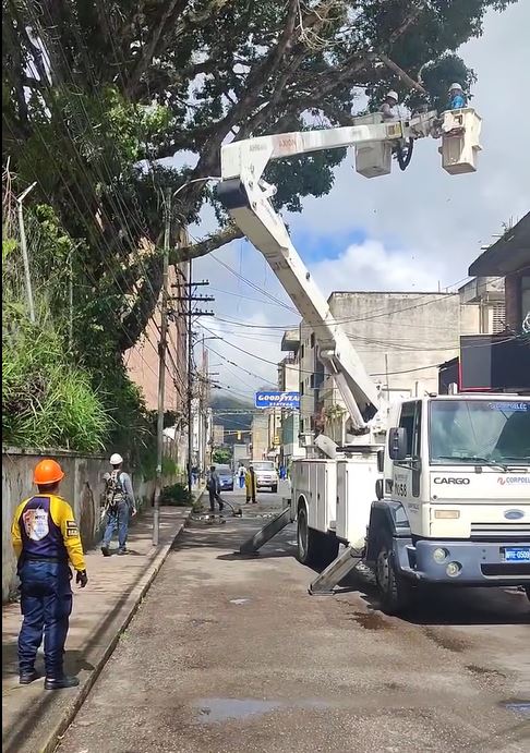 Corpoelec realiza mantenimiento preventivo en Los Teques