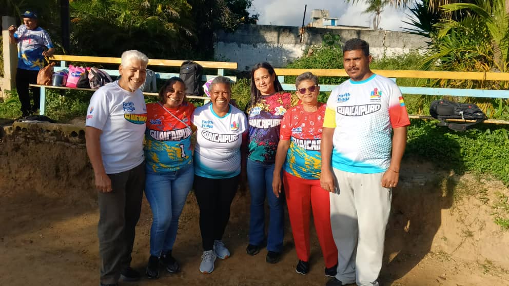 Equipo de bolas criollas del Instituto de deporte se titula campeón