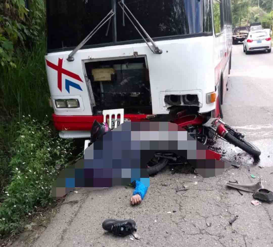 Mototaxista muere aplastado por un autobús en Lagunetica